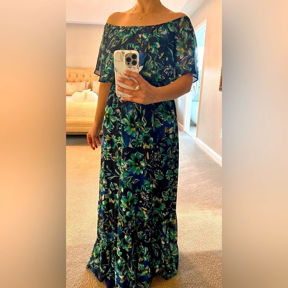 Donna Morgan Dress maxi . Size 2, runs big. Like New